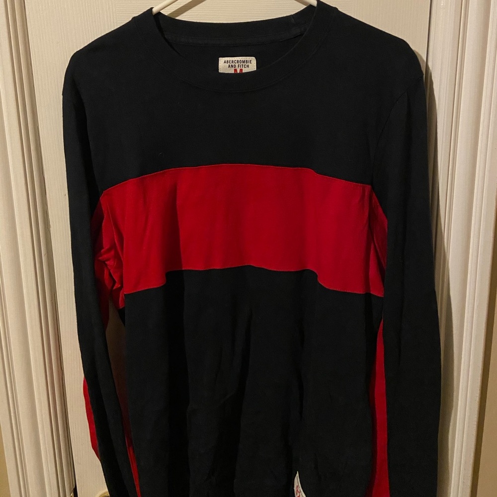 A&F Color block red and navy t shirt